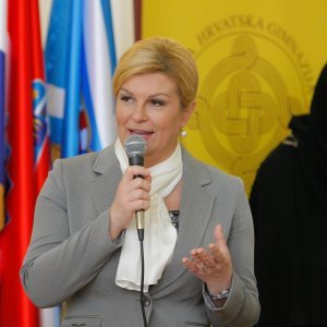 Kolinda Grabar Kitarović u posjetu sušačkoj gimnaziji