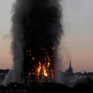 Požar u zgradi Grenfell Tower u Londonu