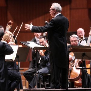 Koncert Zagrebačke filharmonije uz dirigenta Pavla Dešpalja i Ivu Pogorelića na klaviru