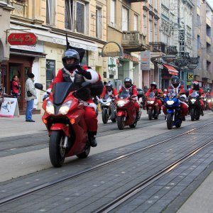 Tradicionalan defile motomrazova gradskim ulicama Osijeka