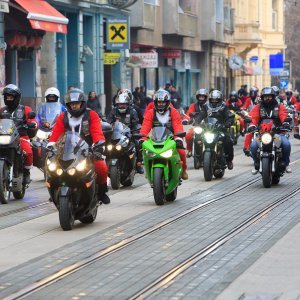 Tradicionalan defile motomrazova gradskim ulicama Osijeka