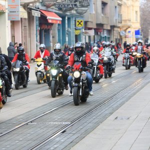 Tradicionalan defile motomrazova gradskim ulicama Osijeka