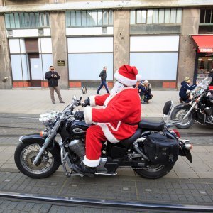 Tradicionalan defile motomrazova gradskim ulicama Osijeka