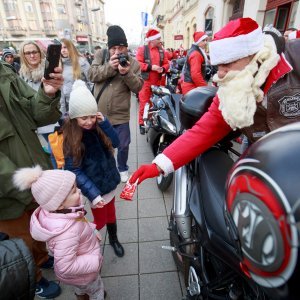 Tradicionalan defile motomrazova gradskim ulicama Osijeka