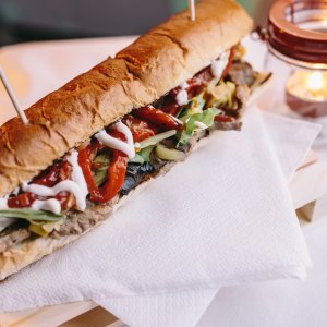 Kobasito: sendvič od marinirane vratine
