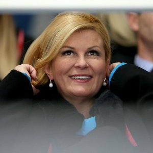 Predsjednica Grabar-Kitarović sa suprugom Jakovom bodrila kćer na reviji pobjednika