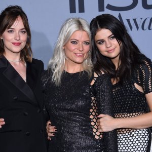 Dakota Johnson, Kate Young i Selena Gomez