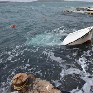 Olujno jugo tijekom noći oštetilo nekoliko brodica