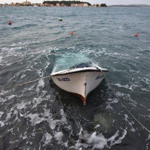 Olujno jugo tijekom noći oštetilo nekoliko brodica