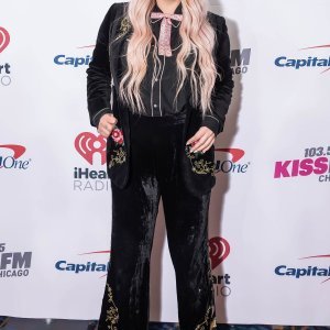 Kesha u odijelu Gucci