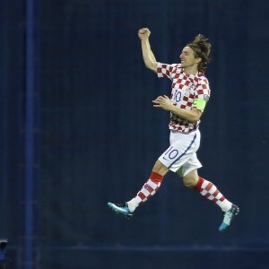 Luka Modrić slavi gol Hrvatske protiv Grčke