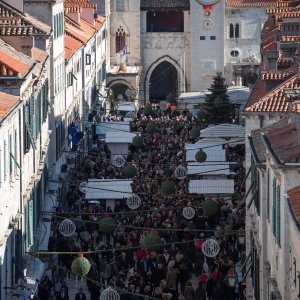 Tradicionalna kolenda ispred dubrovačke gradske vijećnice