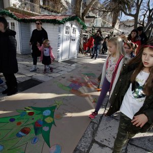 Predstavljanje mega-Čestitke u Božićnom gradu u Makarskoj