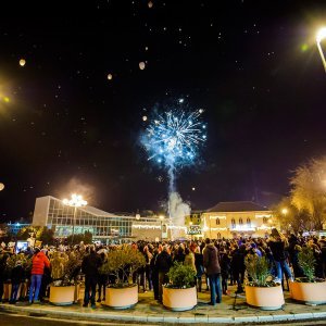 Blagdansko ozračje na šibenskim ulicama i na Adventskom sajmu