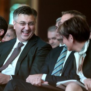Gordan Jandroković, Andrej Plenković, Boris Vujčić i Martina Dalić na konferenciji Vlade Republike Hrvatske i Hrvatske narodne banke
