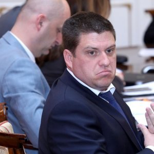 Ministar prometa Oleg Butković na sjednici Vlade na kojoj se, uz ostalo, raspravljala o prijedlogu nacionalnog programa reformi 2017.
