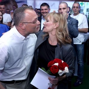 Zlatko Hasanbegović i Bruna Esih čekaju izborne rezultate u stožeru nezavisne kandidatkinje Brune Esih