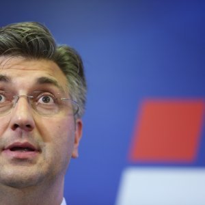Andrej Plenković obraća se medijima nakon završenih lokalnih izbora