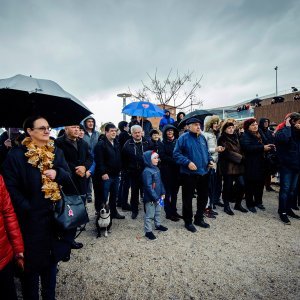 Tradicionalno novogodišnje kupanje na plaži Banj