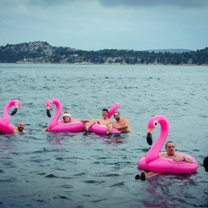 Tradicionalno novogodišnje kupanje na plaži Banj