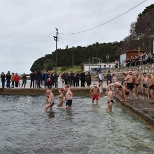 Novogodišnje kupanje u Puli