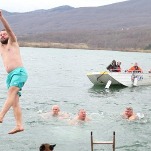Novogodišnje kupanje u Ogulinu