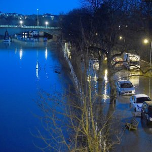 Poplavljena Temza u Londonu