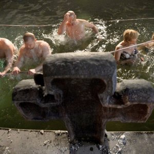 Kupanje u ledenoj vodi povodom Bogojavljenja - Bjelorusija