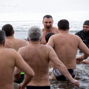 Kupanje u ledenoj vodi povodom Bogojavljenja - Kijev