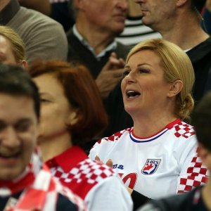 Predsjednica Grabar-Kitarović i Zlatko Dalić s tribine bodrili hrvatske rukometaše