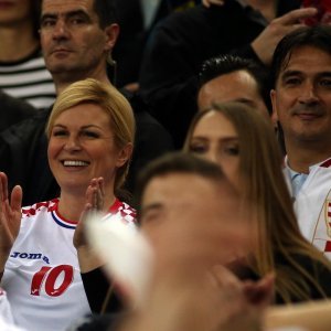 Predsjednica Grabar-Kitarović i Zlatko Dalić s tribine bodrili hrvatske rukometaše