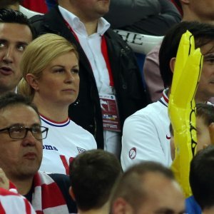 Predsjednica Grabar-Kitarović i Zlatko Dalić s tribine bodrili hrvatske rukometaše