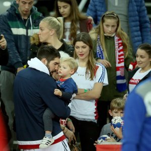 Nikola Karabatić pobjedu proslavio s Geraldine Pillet i sinom Alekom