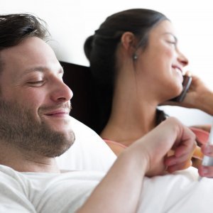 Mobitel u ruci može uništiti romantične odnose