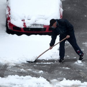 Zagrepčane jutros dočekao bijeli pokrivač