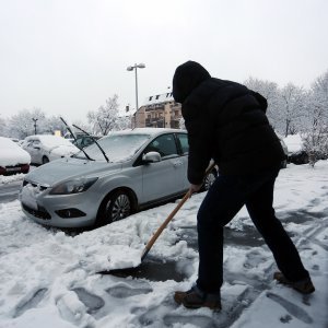 Zagrepčane jutros dočekao bijeli pokrivač