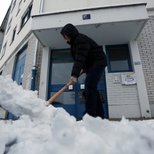 Zagrepčane jutros dočekao bijeli pokrivač