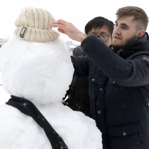 Francuski turisti napravili su snjegovića na platou Gradec u Zagrebu