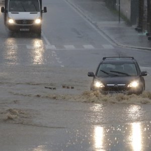 Obilna kiša potopila Makarsku