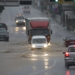 Obilna kiša potopila Makarsku