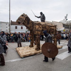 Velika maškarana povorka prošetala centrom Metkovića