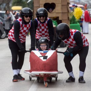 Velika maškarana povorka prošetala centrom Metkovića