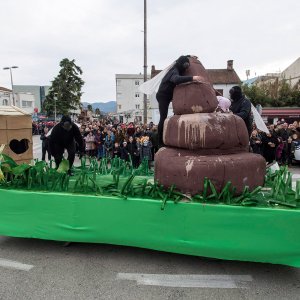 Velika maškarana povorka prošetala centrom Metkovića