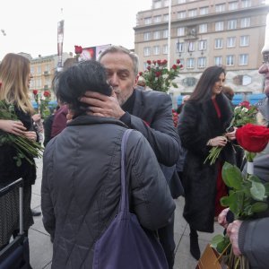 Gradonačelnik Bandić povodom Valentinova Zagrepčanke darivao ružama