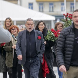 Gradonačelnik Bandić povodom Valentinova Zagrepčanke darivao ružama