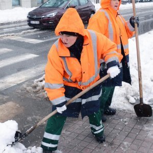 Sisak: Radnice Komunalca jedino lopatom mogu očistiti snijeg s prilaza pješačkim stazama