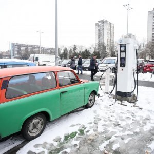 Trabant na električnoj punionici