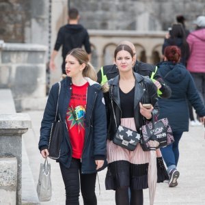 Razne modne kreacije za subotnju šetnju u Dubrovniku