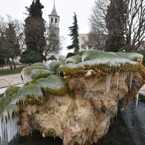 Fontana ispred Gospe van grada u Šibeniku