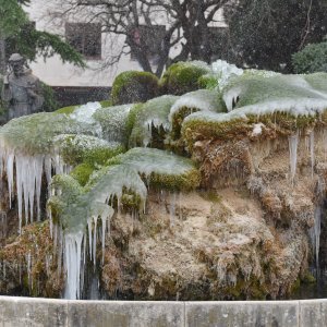 Fontana ispred Gospe van grada u Šibeniku